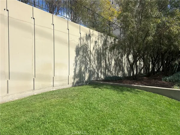 $695,000 | 4455 Los Feliz Boulevard, Unit 605, Los Angeles, CA 90027