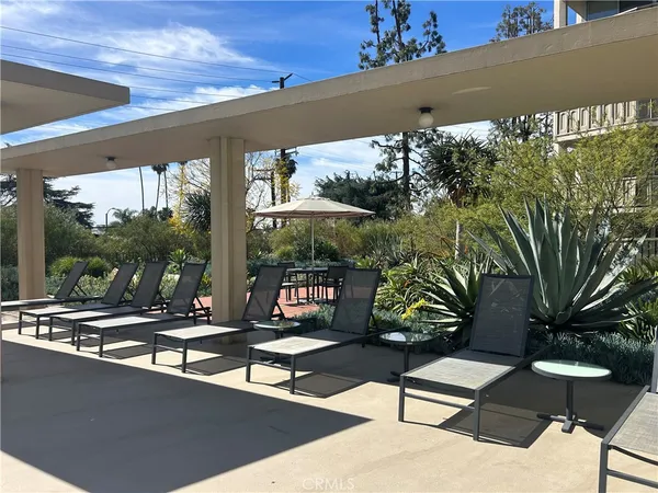 $695,000 | 4455 Los Feliz Boulevard, Unit 605, Los Angeles, CA 90027