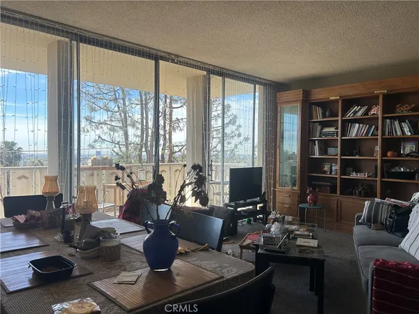 $695,000 | 4455 Los Feliz Boulevard, Unit 605, Los Angeles, CA 90027