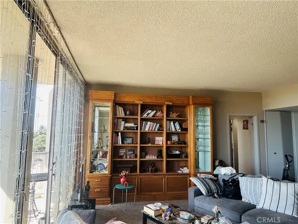 $695,000 | 4455 Los Feliz Boulevard, Unit 605, Los Angeles, CA 90027
