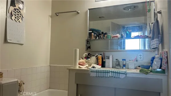 $695,000 | 4455 Los Feliz Boulevard, Unit 605, Los Angeles, CA 90027
