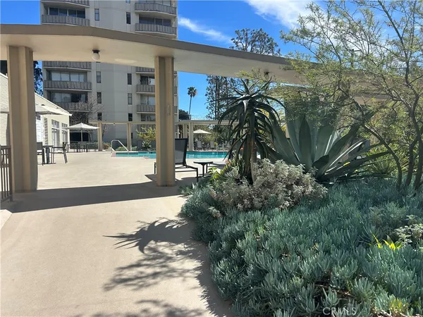 $695,000 | 4455 Los Feliz Boulevard, Unit 605, Los Angeles, CA 90027