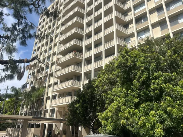 $695,000 | 4455 Los Feliz Boulevard, Unit 605, Los Angeles, CA 90027