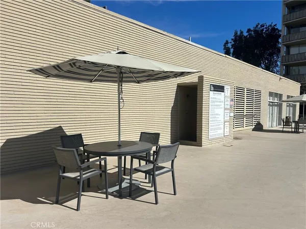 $695,000 | 4455 Los Feliz Boulevard, Unit 605, Los Angeles, CA 90027