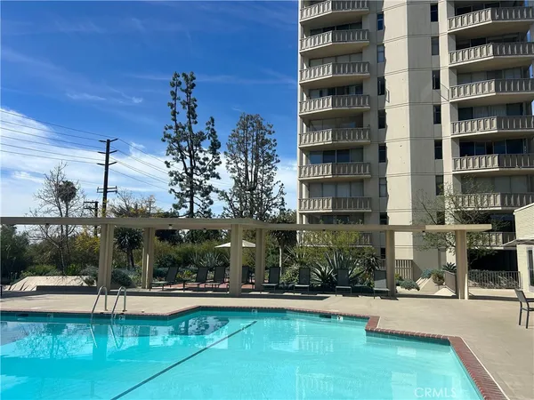 $695,000 | 4455 Los Feliz Boulevard, Unit 605, Los Angeles, CA 90027