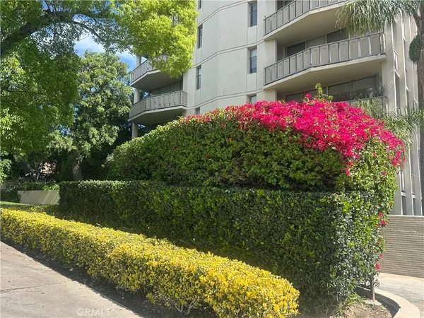 $695,000 | 4455 Los Feliz Boulevard, Unit 605, Los Angeles, CA 90027