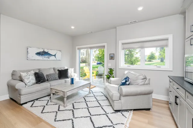 $1,100,000 | 118 Elkenburg Street, Unit 20, South Haven, MI 49090