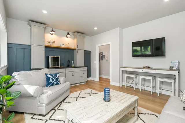 $1,100,000 | 118 Elkenburg Street, Unit 20, South Haven, MI 49090