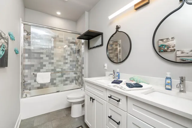 $1,100,000 | 118 Elkenburg Street, Unit 20, South Haven, MI 49090