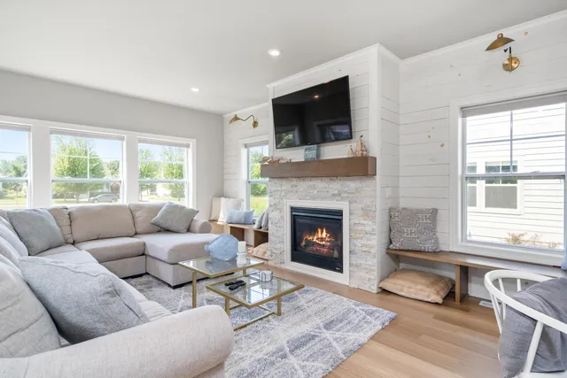 $1,100,000 | 118 Elkenburg Street, Unit 20, South Haven, MI 49090