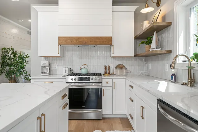 $1,100,000 | 118 Elkenburg Street, Unit 20, South Haven, MI 49090