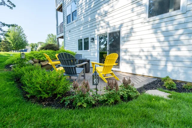 $1,100,000 | 118 Elkenburg Street, Unit 20, South Haven, MI 49090