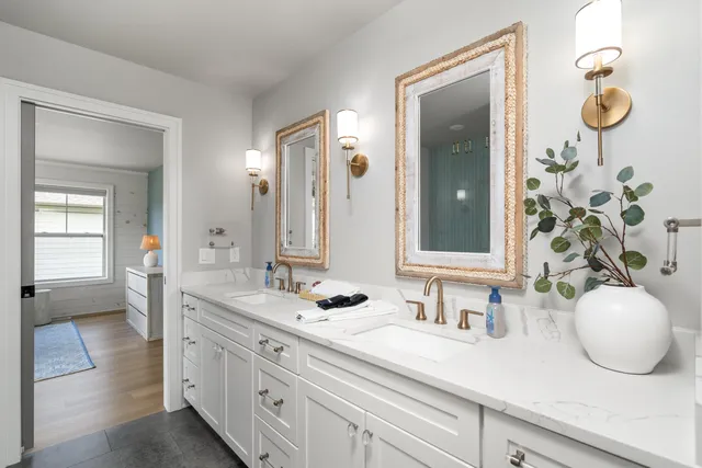 $1,100,000 | 118 Elkenburg Street, Unit 20, South Haven, MI 49090