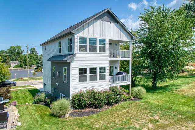 $1,100,000 | 118 Elkenburg Street, Unit 20, South Haven, MI 49090