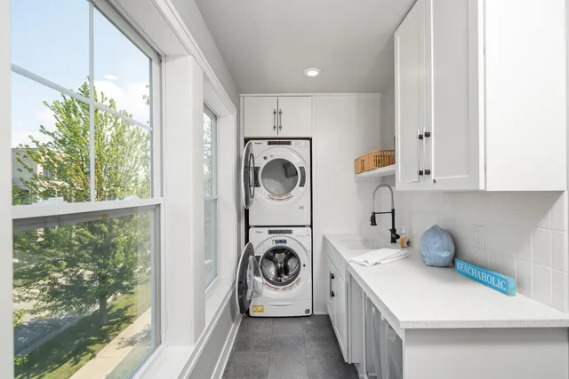 $1,100,000 | 118 Elkenburg Street, Unit 20, South Haven, MI 49090