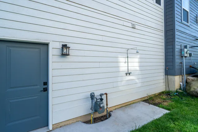 $1,100,000 | 118 Elkenburg Street, Unit 20, South Haven, MI 49090