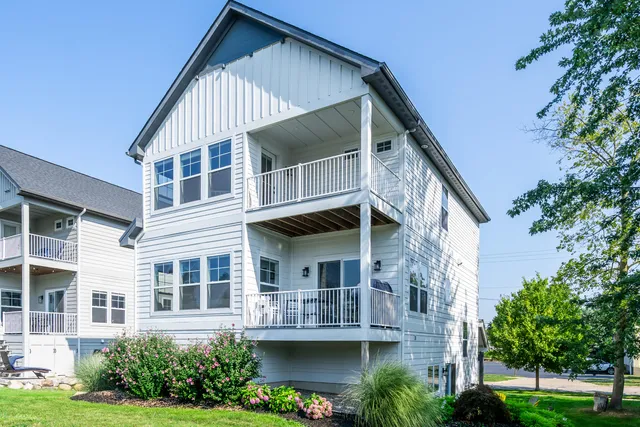$1,100,000 | 118 Elkenburg Street, Unit 20, South Haven, MI 49090