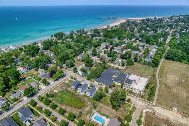 $1,100,000 | 118 Elkenburg Street, Unit 20, South Haven, MI 49090