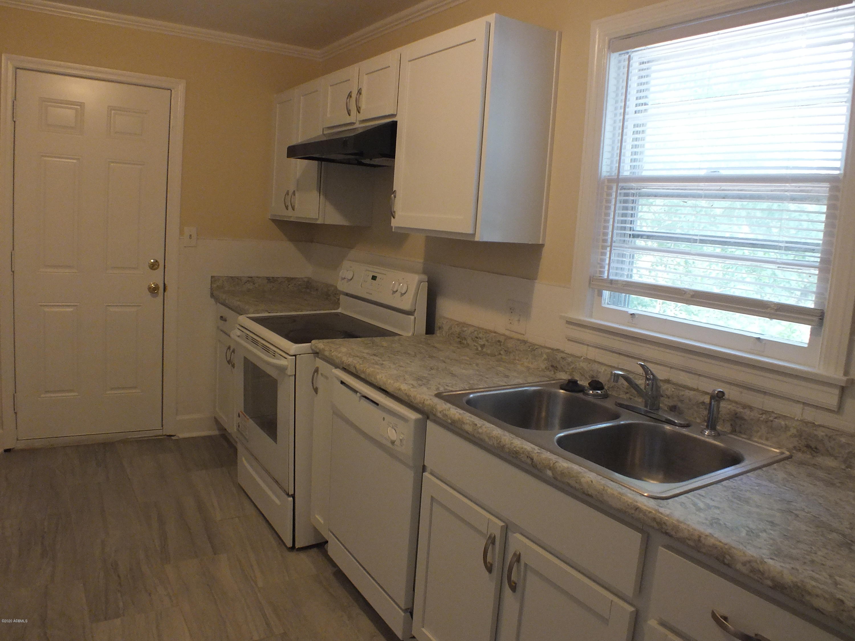2811 Second Street Beaufort, SC 29902 - Photo 6 of 15 DSCF3313