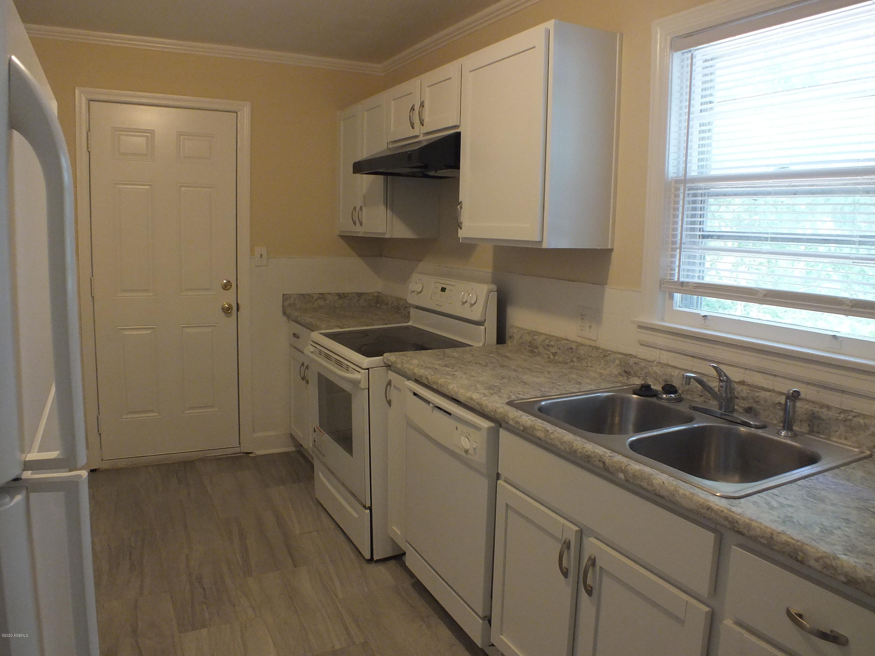 2811 Second Street Beaufort, SC 29902 - Photo 7 of 15 DSCF3314