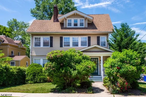 $3,900 | 422 Valley Road, Unit 2, Montclair, NJ 07043