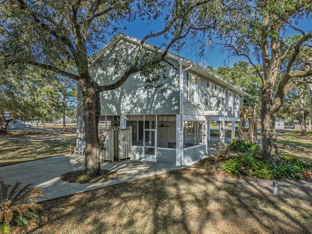 140 Craig Street Carrabelle, FL 32322 - Photo 5 of 64