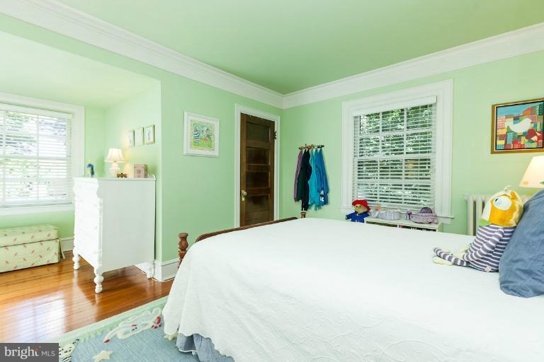 611 Edgevale Road Baltimore, MD 21210 - Photo 13 of 30 Girls' bedroom