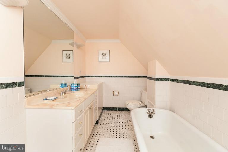 611 Edgevale Road Baltimore, MD 21210 - Photo 19 of 30 Attic bath