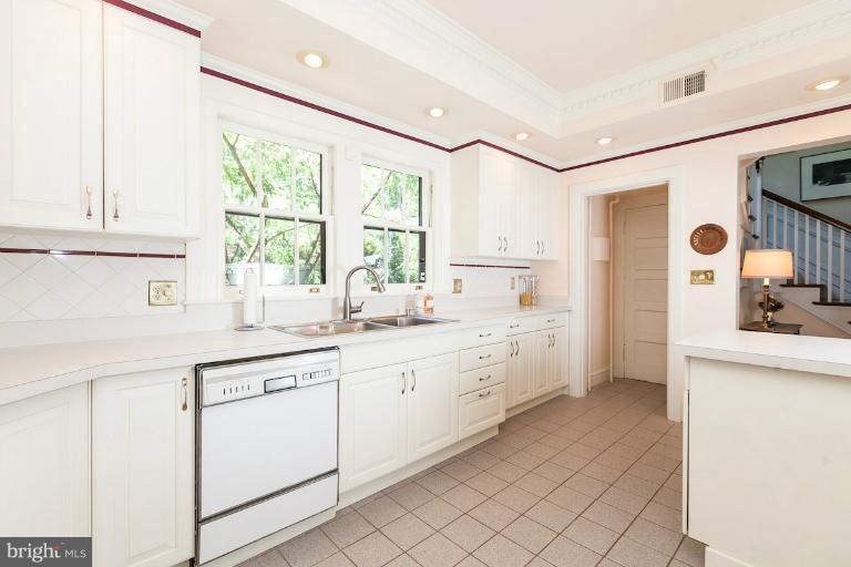 611 Edgevale Road Baltimore, MD 21210 - Photo 28 of 30 Kitchen