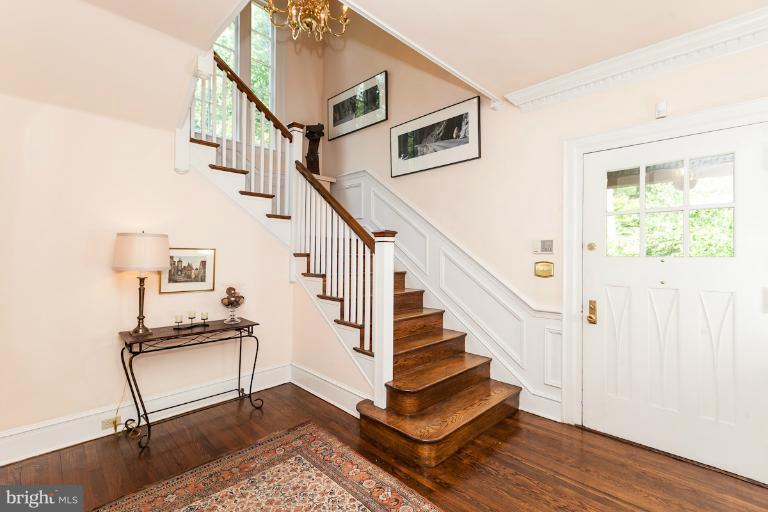 611 Edgevale Road Baltimore, MD 21210 - Photo 29 of 30 Foyer
