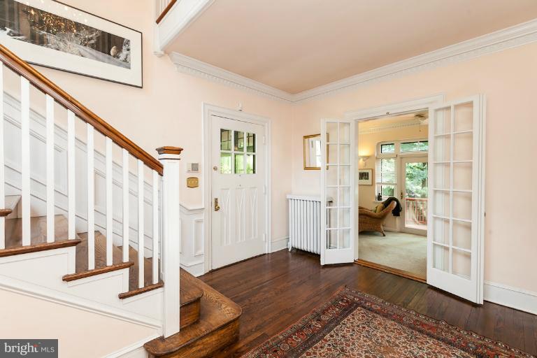 611 Edgevale Road Baltimore, MD 21210 - Photo 6 of 30 Foyer