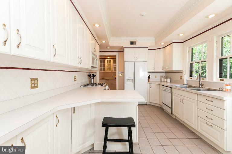 611 Edgevale Road Baltimore, MD 21210 - Photo 10 of 30 Kitchen