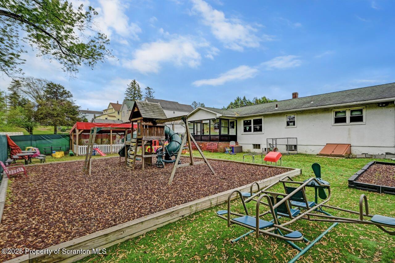 2118 Washburn Street Scranton, PA 18504 - Photo 4 of 72 2118 Washburn St 04 Large