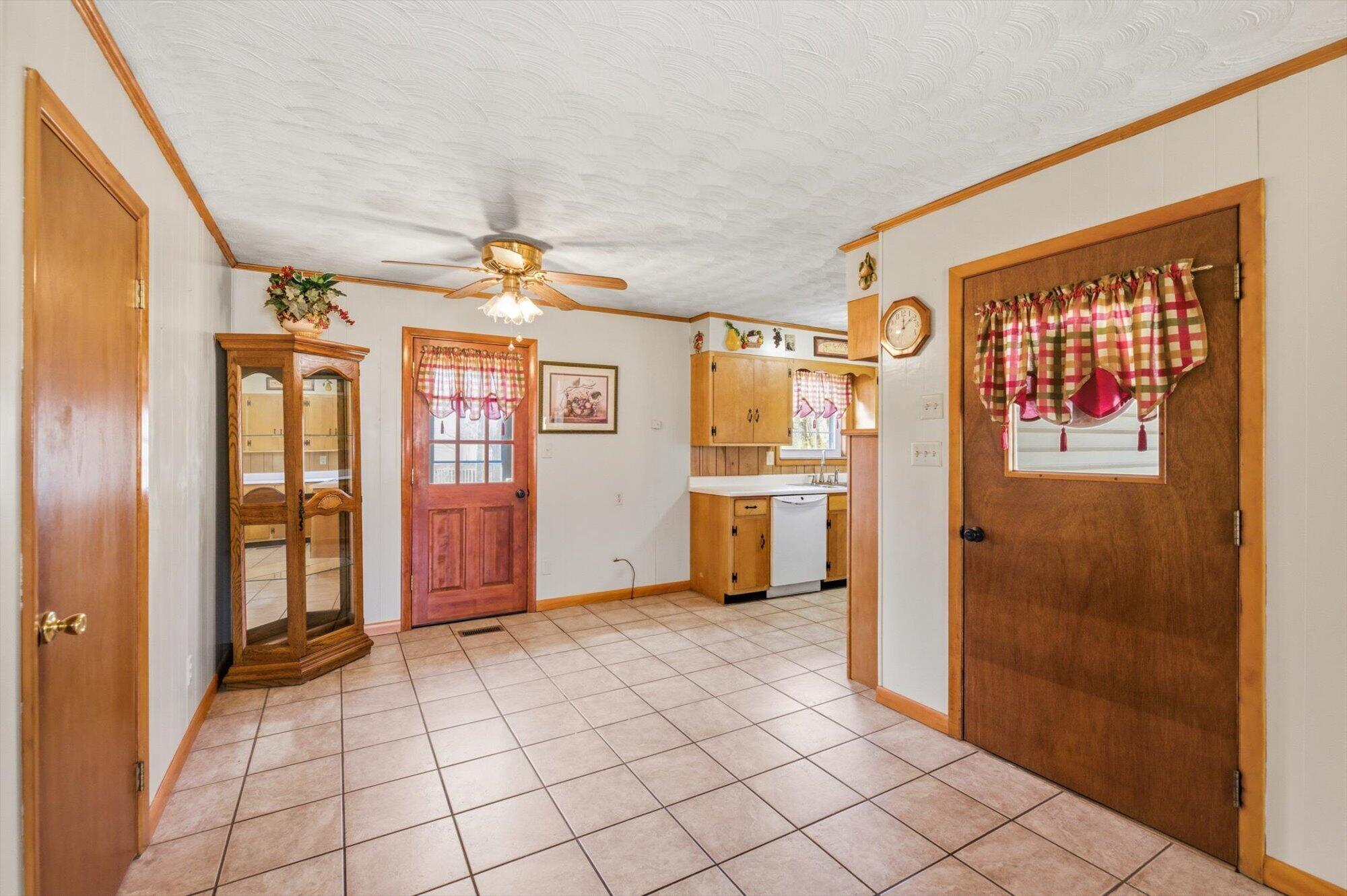 2429 Cindy Street Athens, TN 37303 - Photo 9 of 36 09-2429-Cindy-St-Athens-TN-9