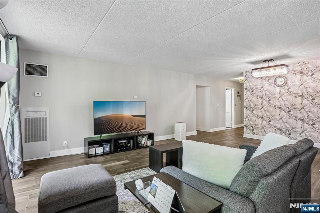 1077 River Road, Unit 211 Edgewater, NJ 07020 - Photo 5 of 25