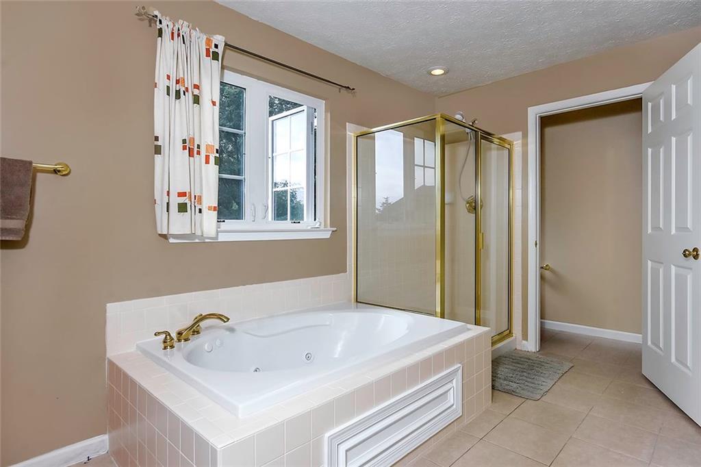 103 Teak Road Elizabeth, PA 15037 - Photo 17 of 19 Spacious master bath.