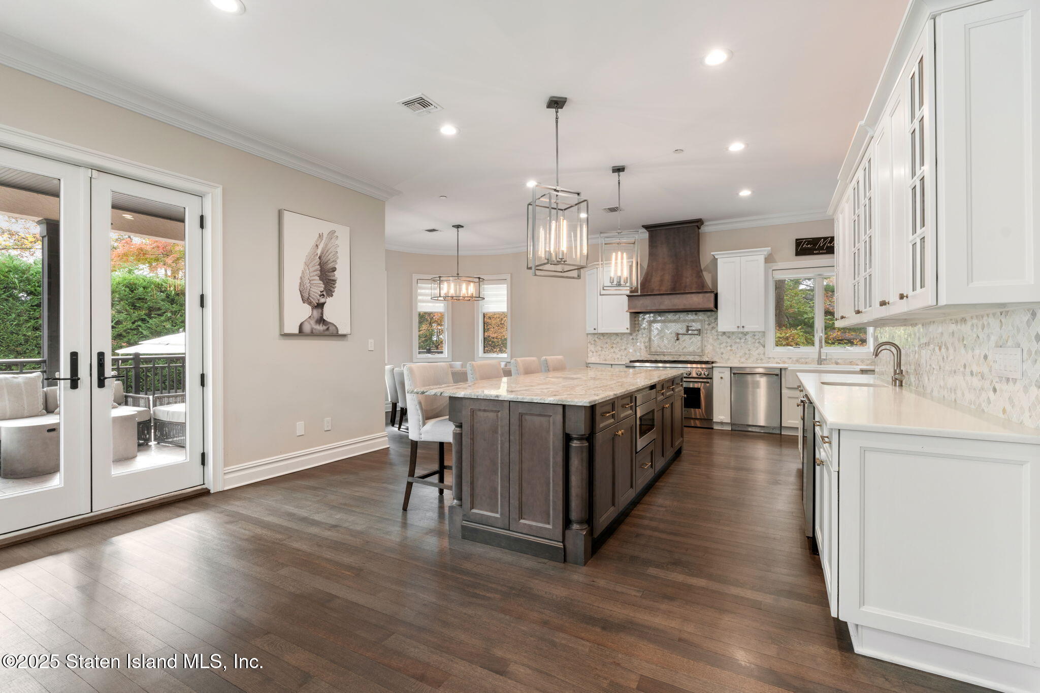 312 London Road Staten Island, NY 10306 - Photo 14 of 82 321 London Rd Kitchen Dining Area