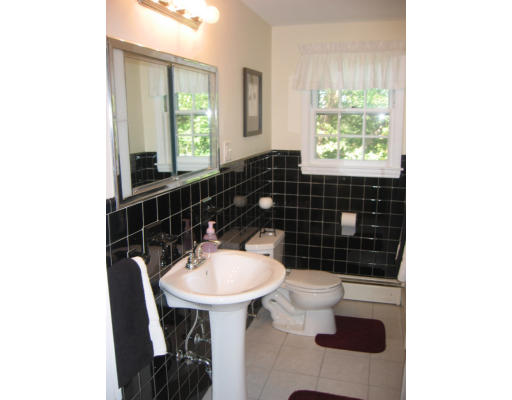 228 Governors Road Quincy, MA 02169 - Photo 12 of 13 Gallery Image 12