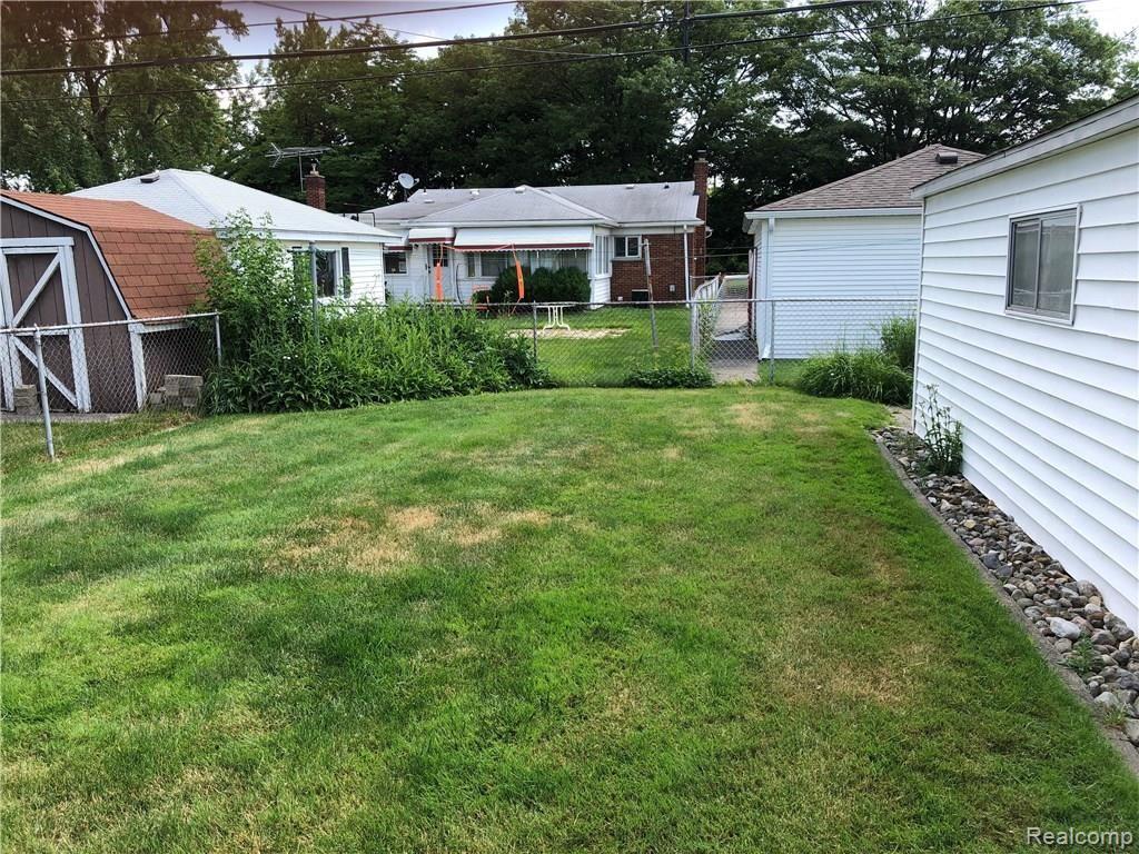 9285 Rosedale Boulevard Allen Park, MI 48101 - Photo 32 of 38 IMG_1163.jpg