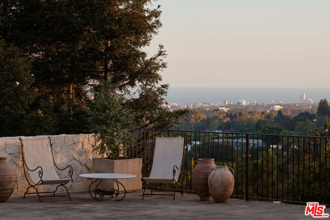 851 Strada Vecchia Road Los Angeles, CA 90077 - Photo 23 of 36 Gallery Image 23