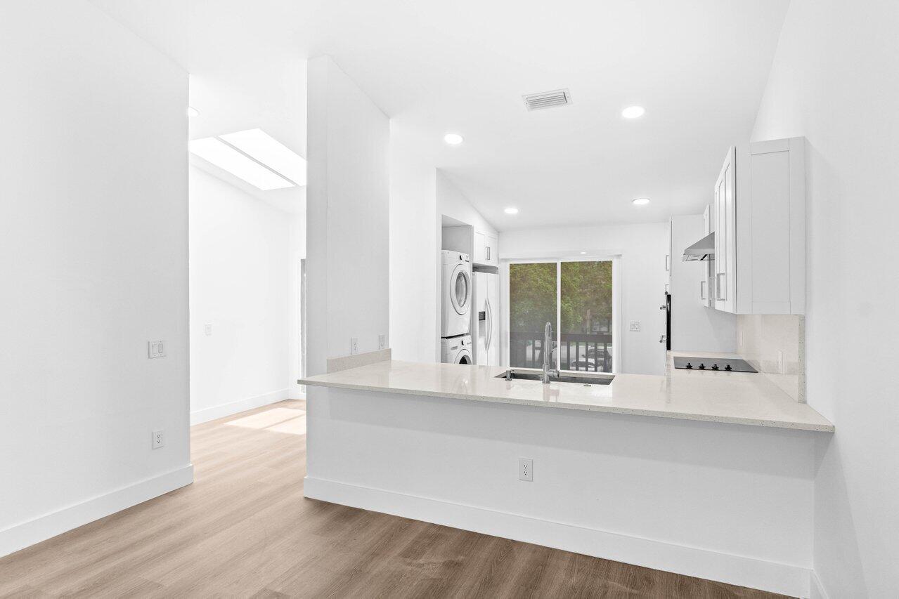 13105 Belhaven Court, Unit 15 Wellington, FL 33414 - Photo 4 of 27 Bar area