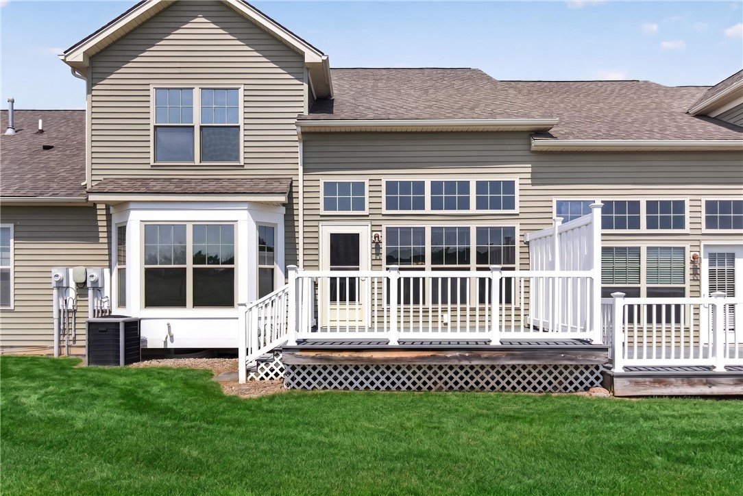 681 High Street Victor, NY 14564 - Photo 4 of 50 Spacius deck!