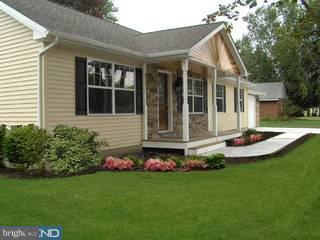 94 Harvard Road Pennsville, NJ 08070 - Photo 1 of 6 a front view of a house with a garden and plants