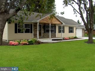 94 Harvard Road Pennsville, NJ 08070 - Photo 2 of 6 a front view of a house with a garden