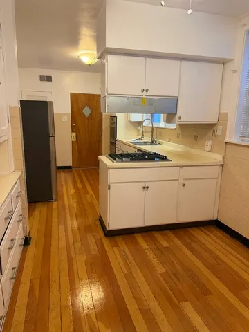 $2,500 | 7544 North Oakley Avenue, Unit 2, Chicago, IL 60645