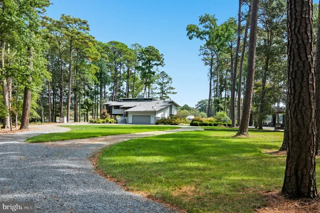 a view of a tennis court