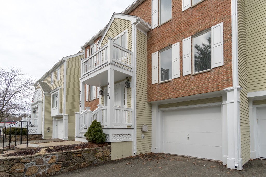 38 Abington Road, Unit 38 Danvers, MA 01923 - Photo 2 of 21 Gallery Image 2