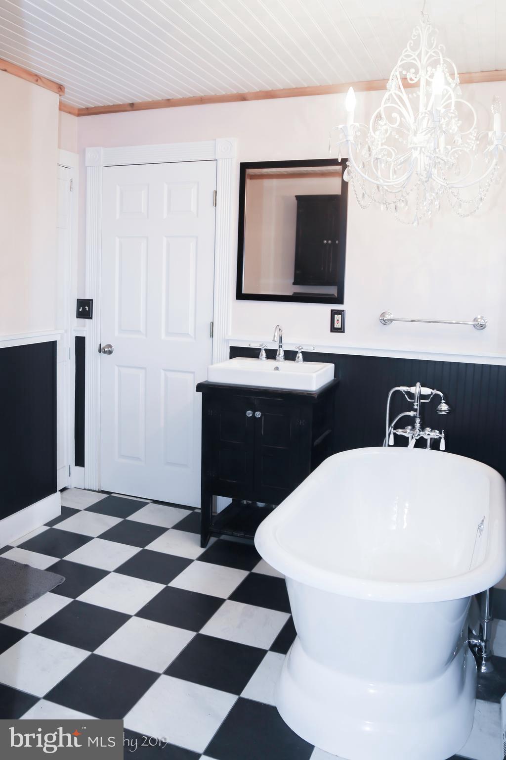 16873 Henderson Road Henderson, MD 21640 - Photo 21 of 45 1st Floor Full Bath w/ DEEP tub