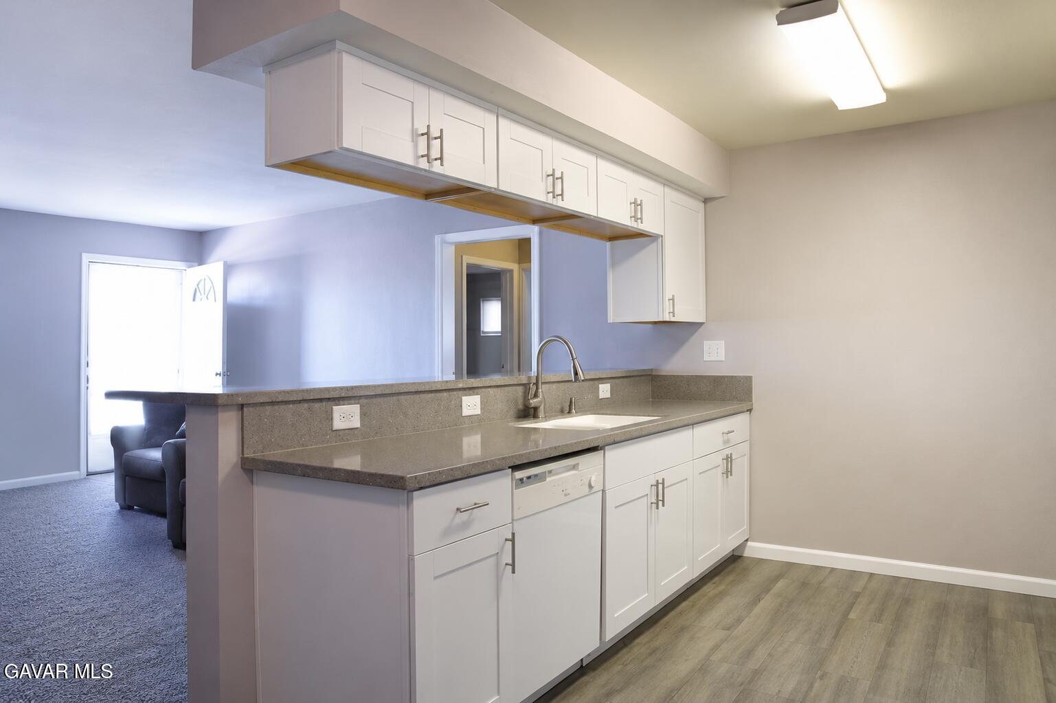 249 West Graaf Avenue Ridgecrest, CA 93555 - Photo 7 of 8 Kitchen