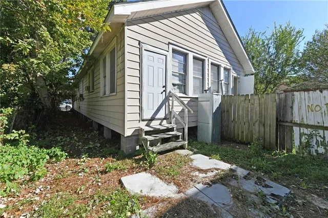 $300,000 | 720-22 Carrollton Avenue, Metairie, LA 70005